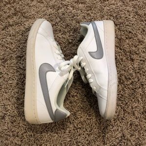 White Leather Nike Sneakers - Size 8